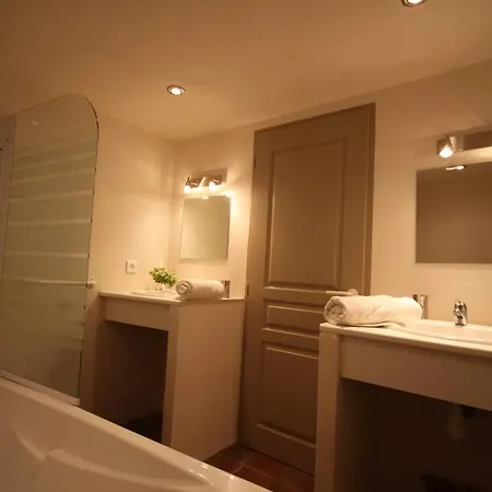 Villa Les Anciennes Ecuries, Belle Pour 12 Personnes Au Coeur D'un Vignoble Avec Piscine Sartène