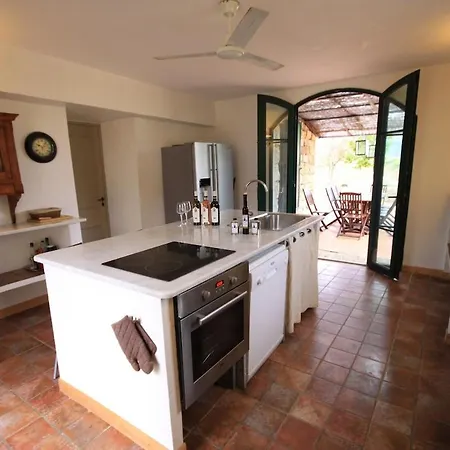 Villa Les Anciennes Ecuries, Belle Pour 12 Personnes Au Coeur D'un Vignoble Avec Piscine