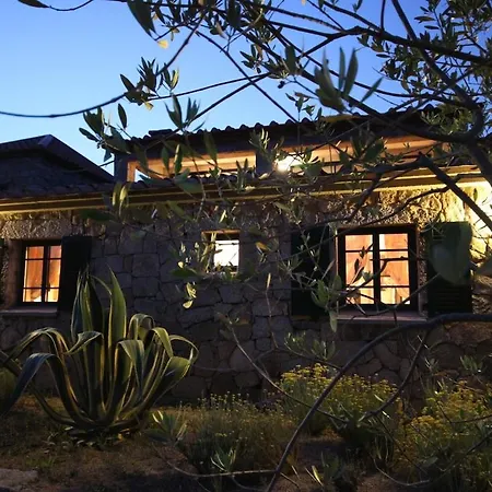 Les Anciennes Ecuries, Belle Pour 12 Personnes Au Coeur D'un Vignoble Avec Piscine * Sartène