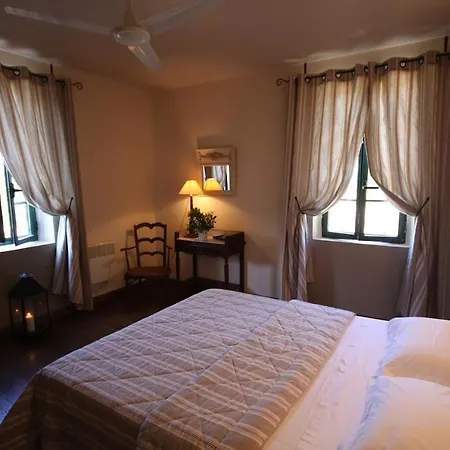 Les Anciennes Ecuries, Belle Pour 12 Personnes Au Coeur D'un Vignoble Avec Piscine