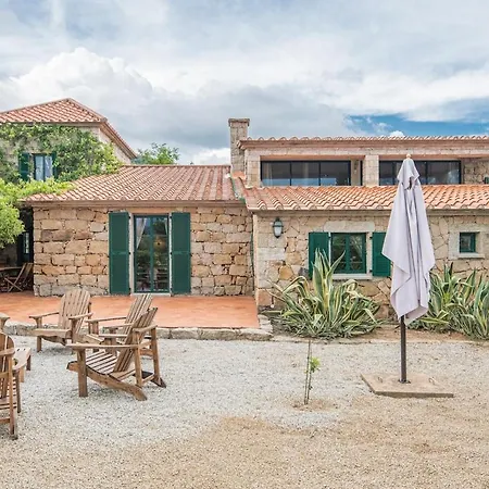 Les Anciennes Ecuries, Belle Pour 12 Personnes Au Coeur D'un Vignoble Avec Piscine