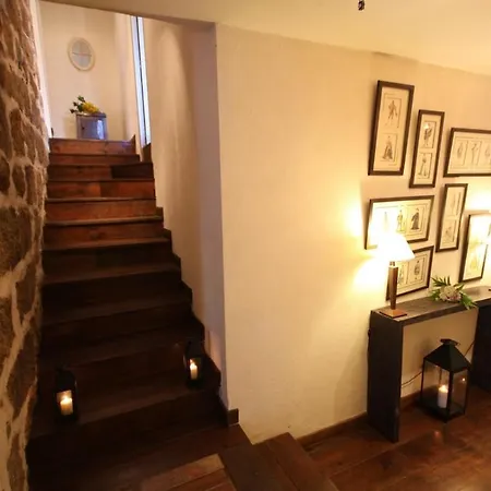 Les Anciennes Ecuries, Belle Pour 12 Personnes Au Coeur D'un Vignoble Avec Piscine * Sartène