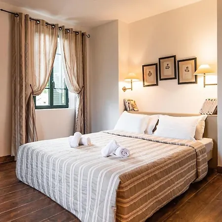 Les Anciennes Ecuries, Belle Pour 12 Personnes Au Coeur D'un Vignoble Avec Piscine *