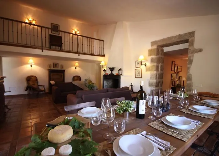 Les Anciennes écuries, Belle Pour 12 Personnes Au Coeur D'un Vignoble Avec Piscine Sartène