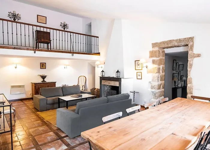 Les Anciennes écuries, Belle Pour 12 Personnes Au Coeur D'un Vignoble Avec Piscine Villa