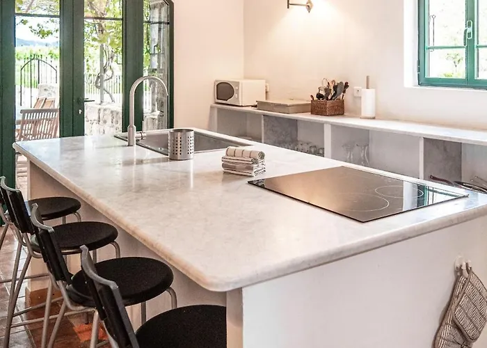 Les Anciennes écuries, Belle Pour 12 Personnes Au Coeur D'un Vignoble Avec Piscine Villa