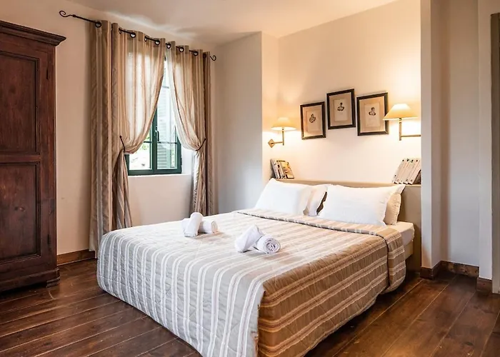 Les Anciennes écuries, Belle Pour 12 Personnes Au Coeur D'un Vignoble Avec Piscine *