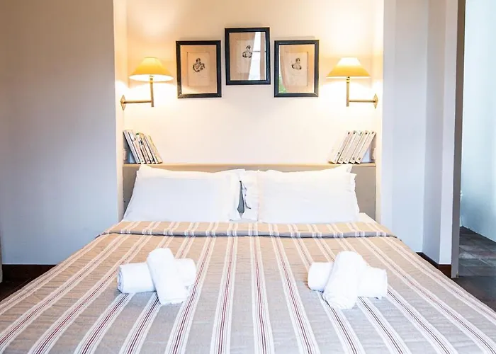 Les Anciennes écuries, Belle Pour 12 Personnes Au Coeur D'un Vignoble Avec Piscine Sartène